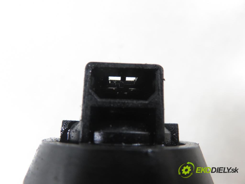 VW GOLF PLUS (5M1, 521) HB 2006 66,00 1.9 TDI - BRU 1896,00 Vstrekovač 038130073AG ; 0414720215 (Vstrekovač paliva)