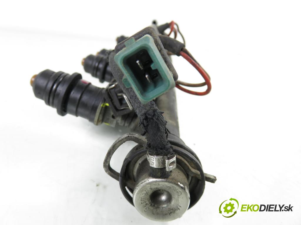 AUDI 80 (8C, B4) SEDAN 1993 85,00 2.0 E 115 - ABK 1984,00 Lišta vstrekovacia 039133317A ; 0280150902 ; 037906031C (Vstrekovacia lišta)