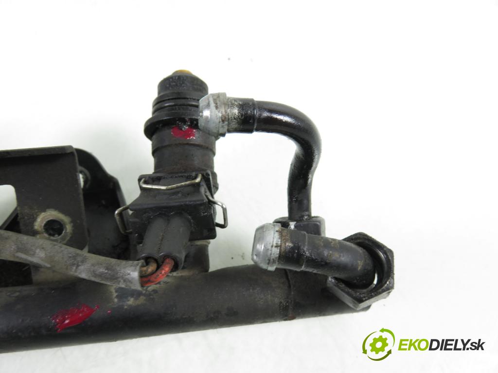 AUDI 80 (8C, B4) SEDAN 1993 85,00 2.0 E 115 - ABK 1984,00 Lišta vstrekovacia 039133317A ; 0280150902 ; 037906031C (Vstrekovacia lišta)