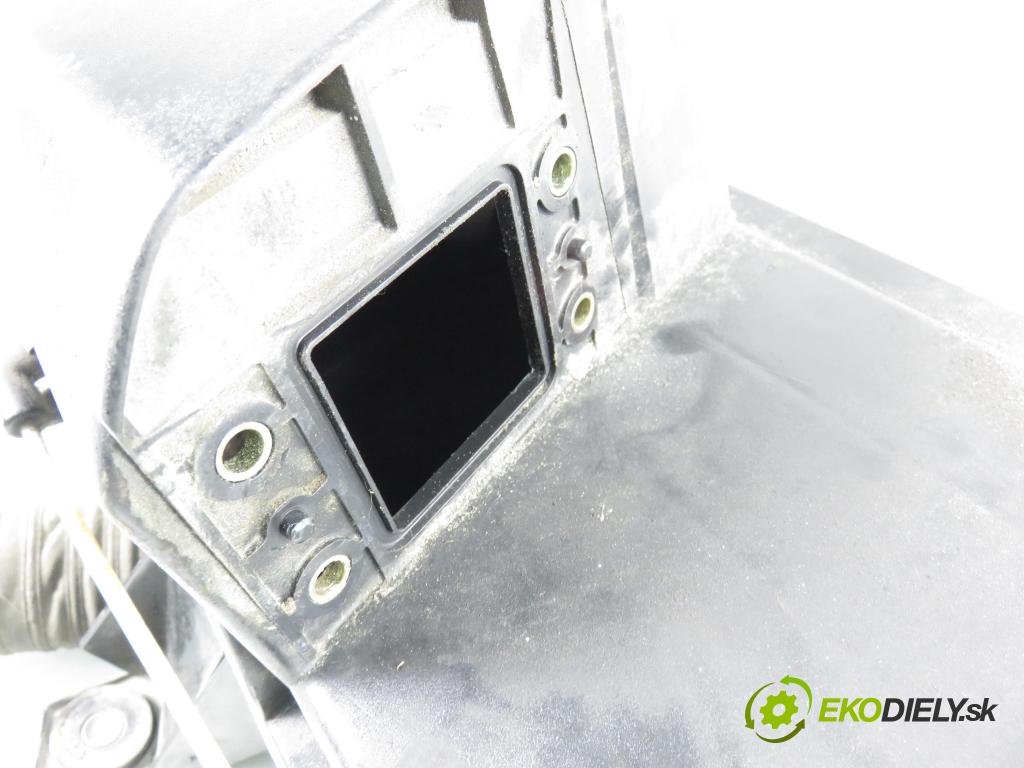 AUDI 80 (8C, B4) SEDAN 1993 85,00 2.0 E 115 - ABK 1984,00 Obal filtra vzduchu 037129607A ; 059129620 (Obal vzduchového filtra)