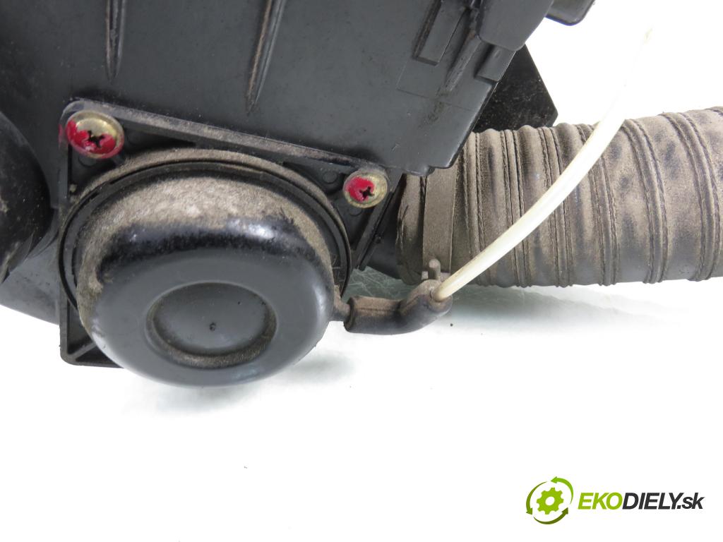 AUDI 80 (8C, B4) SEDAN 1993 85,00 2.0 E 115 - ABK 1984,00 Obal filtra vzduchu 037129607A ; 059129620 (Obal vzduchového filtra)