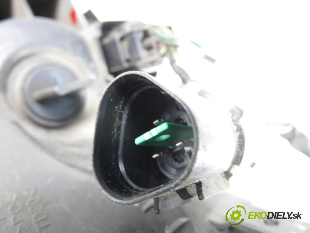 HYUNDAI TUCSON (JM) SUV 2006 83,00 2.0 CRDi 4WD 113 - D4EA 1991,00 Svetlo LP 921012EXXX