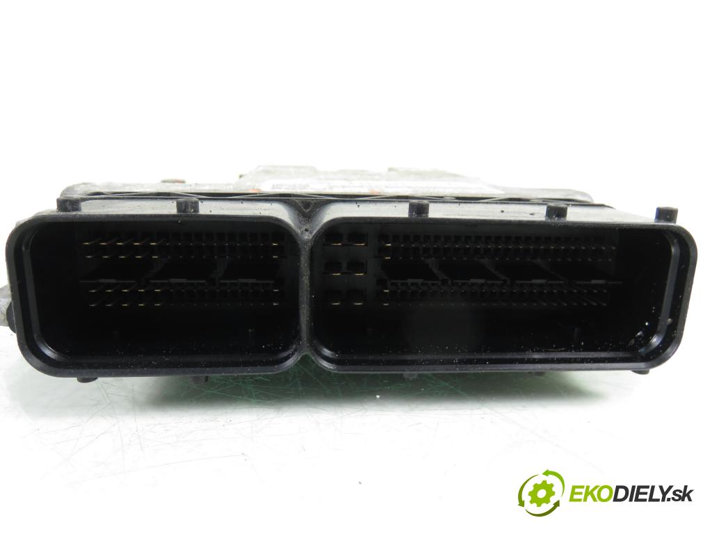 VW PASSAT B6 (3C2) SEDAN 2006 110,00 2.0 FSI - BVY 1984,00 Riadiaca jednotka Motor 06F906056FB ; 0261S02261