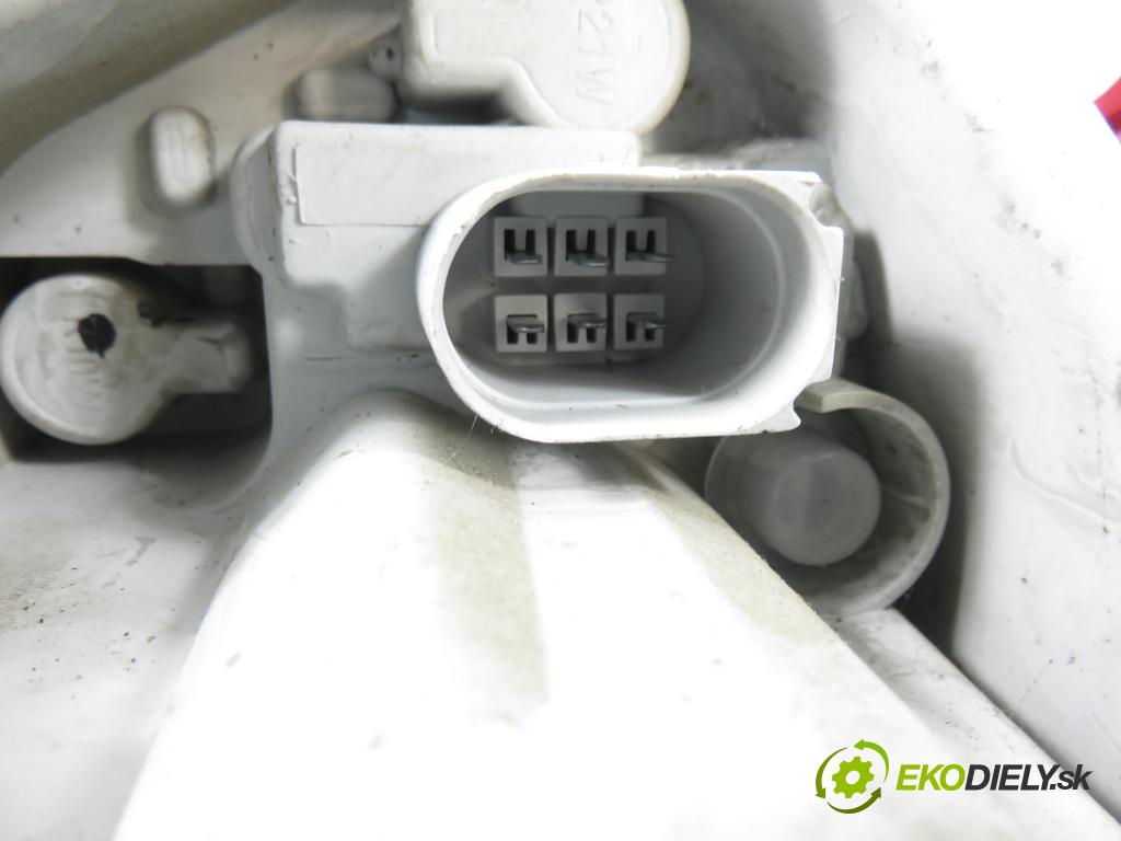 SEAT IBIZA IV (6J5, 6P1) HB 2012 77,00 1.6 TDI - CAYC 1598,00 Svetlo ľavé zadné 6J4945111B