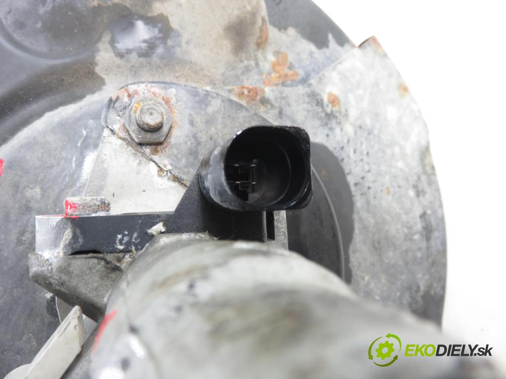 VW PASSAT B6 (3C2) SEDAN 2006 110,00 2.0 FSI - BVY 1984,00 posilovač 3C1614105M ; 03787433024 (Servočerpadlo)