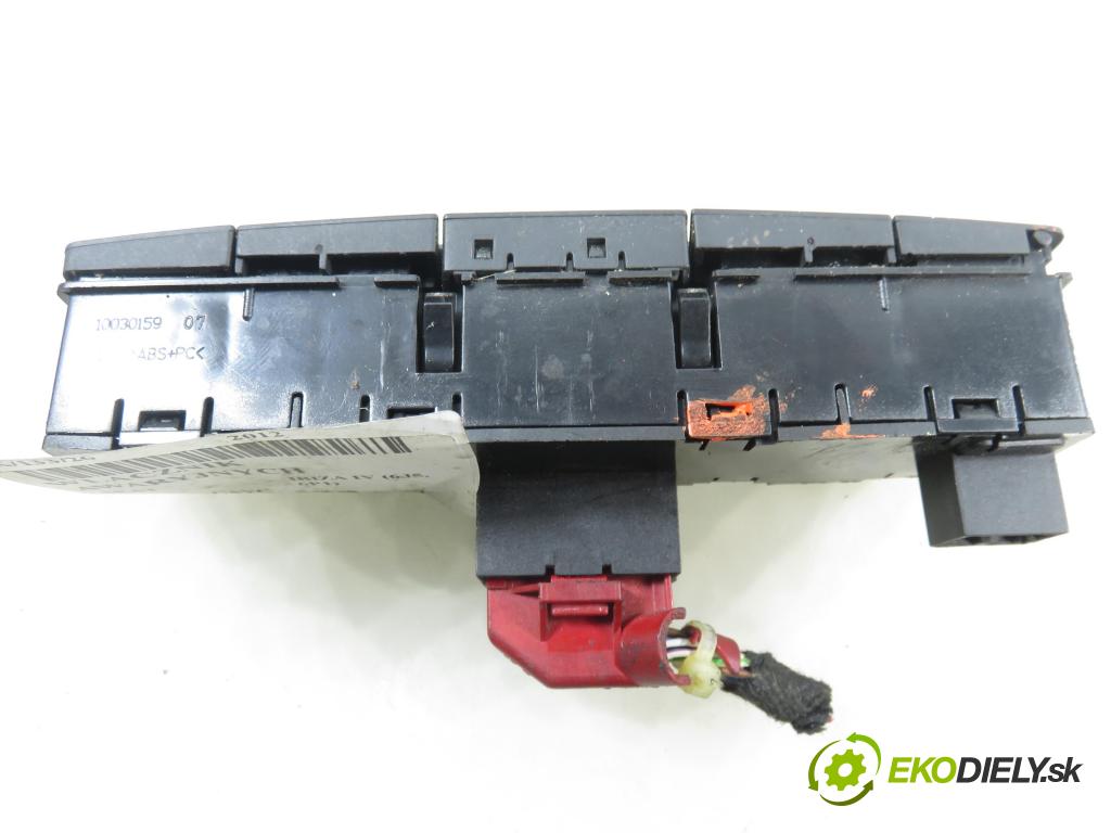 SEAT IBIZA IV (6J5, 6P1) HB 2012 77,00 1.6 TDI - CAYC 1598,00 prepínač výstražných (núdzových) 6J0927137T