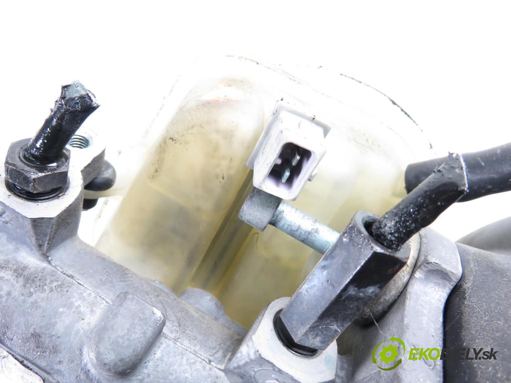 VW PASSAT B5.5 (3B3) SEDAN 2002 74,00 1.9 TDI PD 101 - AVB 1896,00 posilovač 4B3612105 (Servočerpadlo)