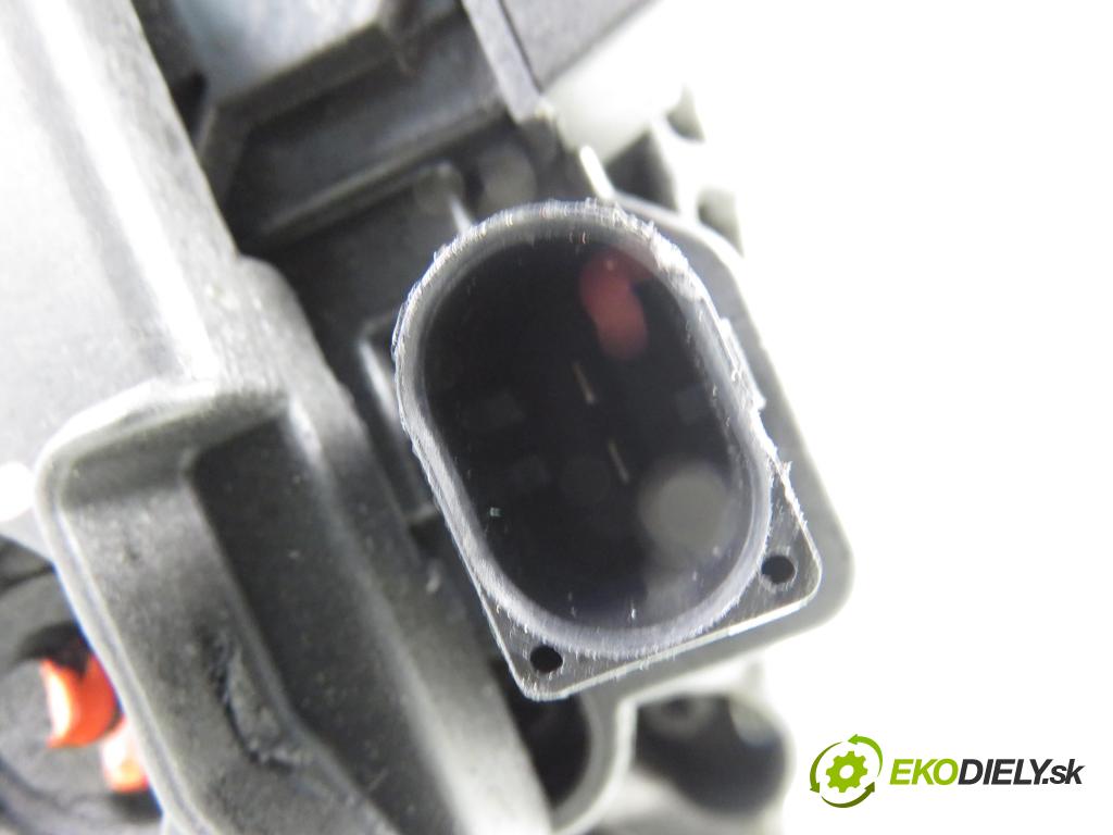 VW PASSAT B5.5 (3B3) SEDAN 2002 74,00 1.9 TDI PD 101 - AVB 1896,00 Alternátor 028903031 (Alternátor)