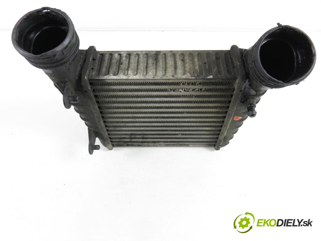 VW PASSAT B5.5 (3B3) SEDAN 2002 74,00 1.9 TDI PD 101 - AVB 1896,00 chladič intercooler 8D0145805C