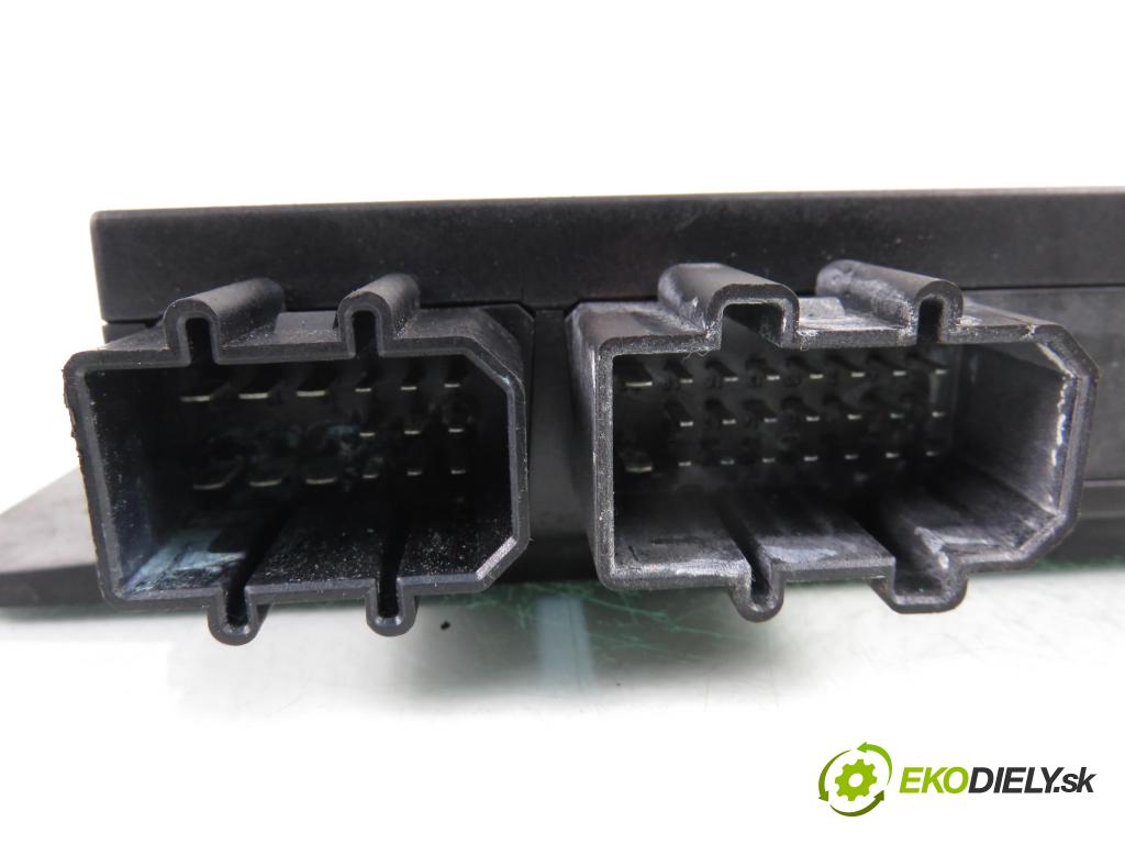 VW PASSAT B5.5 (3B3) SEDAN 2002 74,00 1.9 TDI PD 101 - AVB 1896,00 MODUL komfortu 1C0959799B
