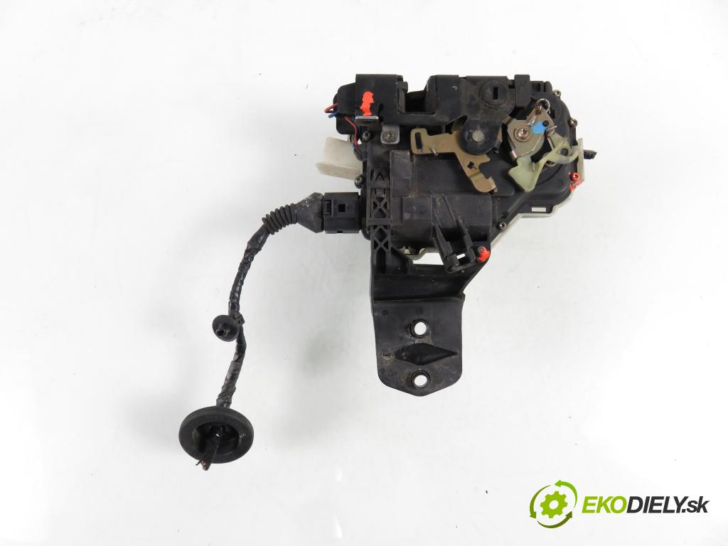 VW PASSAT B5.5 (3B3) SEDAN 2002 74,00 1.9 TDI PD 101 - AVB 1896,00 zámok