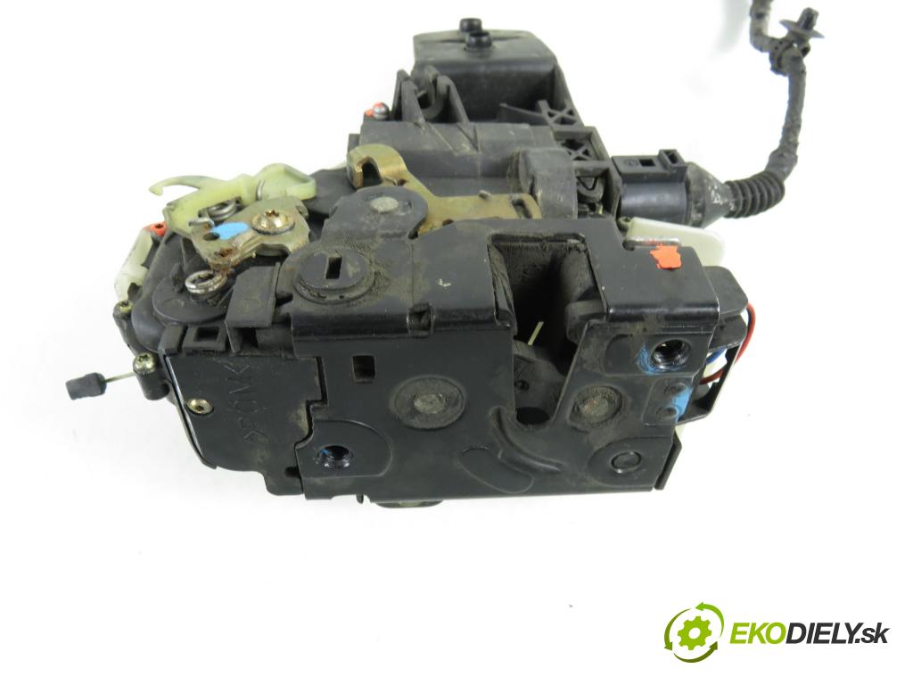 VW PASSAT B5.5 (3B3) SEDAN 2002 74,00 1.9 TDI PD 101 - AVB 1896,00 zámok