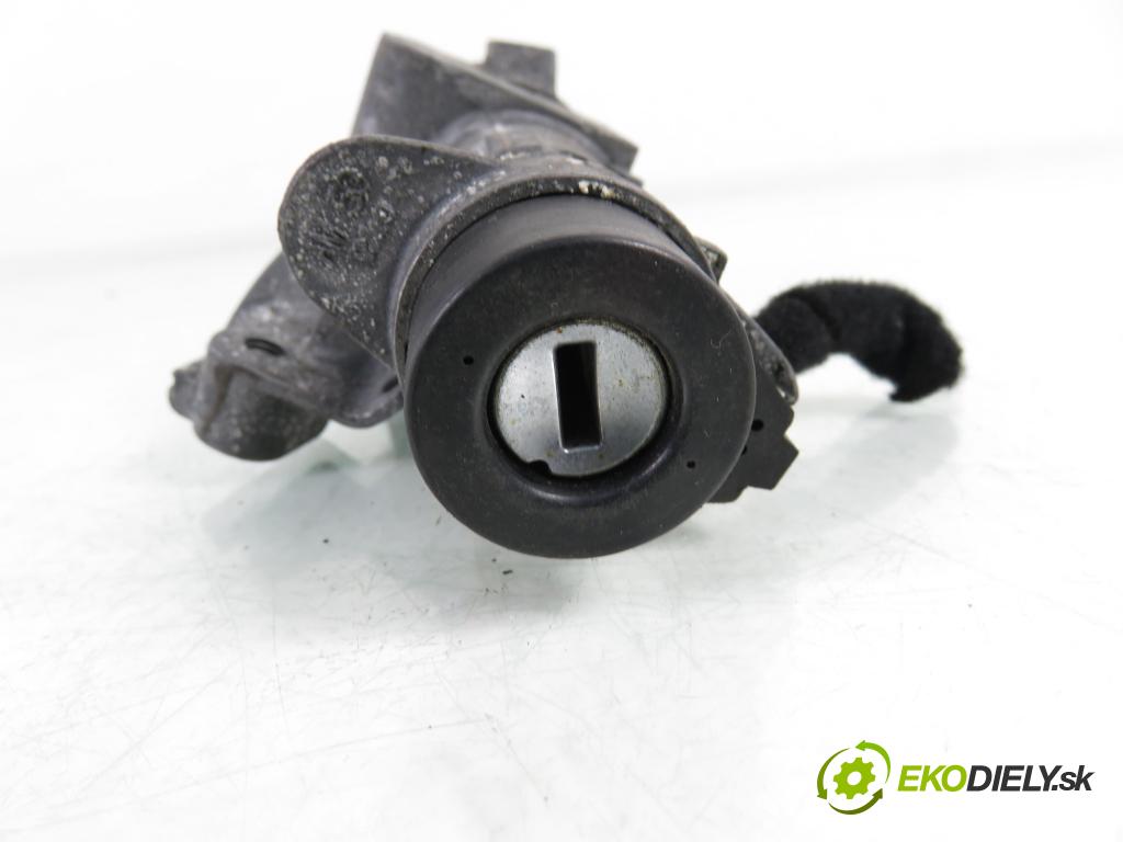 VW PASSAT B5.5 (3B3) SEDAN 2002 74,00 1.9 TDI PD 101 - AVB 1896,00 spinačka 4B0905851A (Spínacia skrinka)