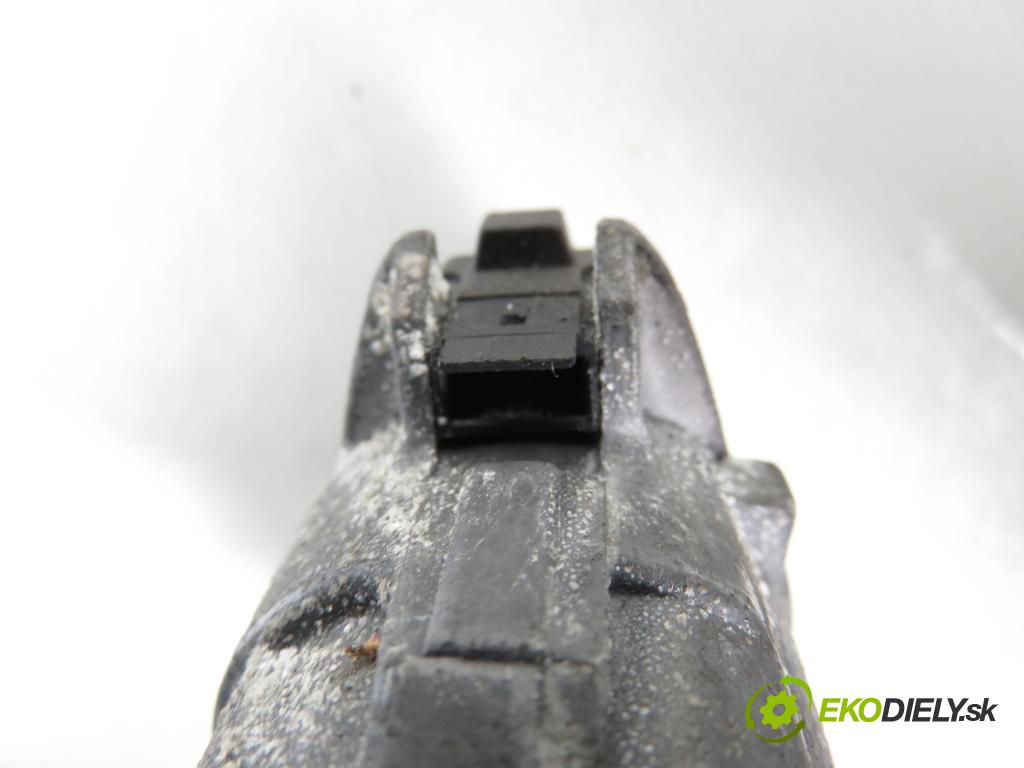 VW PASSAT B5.5 (3B3) SEDAN 2002 74,00 1.9 TDI PD 101 - AVB 1896,00 spinačka 4B0905851A (Spínacia skrinka)