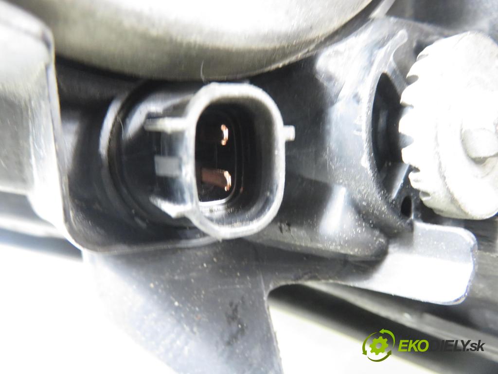 TOYOTA AVENSIS VERSO (_M2_) MINIVAN 2004 85,00 2.0 D (CLM20_) - 1CD-FTV 1995,00 Svetlo LP