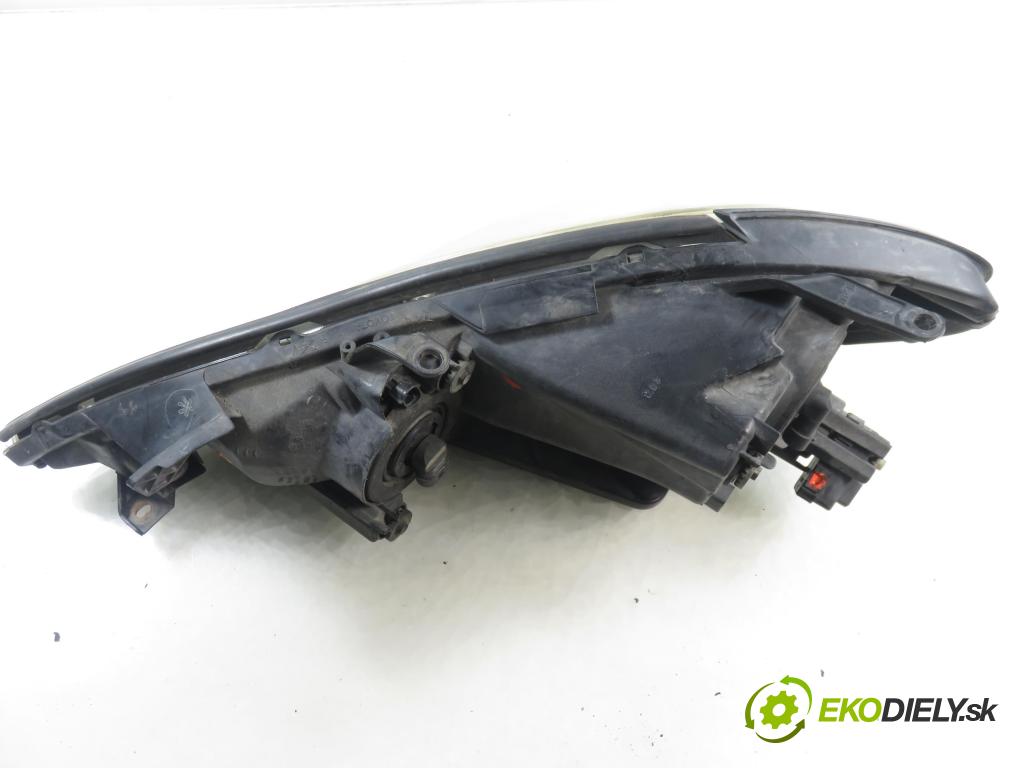 TOYOTA AVENSIS VERSO (_M2_) MINIVAN 2004 85,00 2.0 D (CLM20_) - 1CD-FTV 1995,00 Svetlo PP