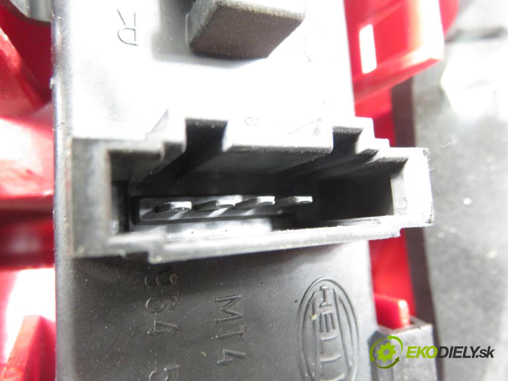 VW SHARAN (7M8, 7M9, 7M6) VAN 2002 85,00 1.9 TDI PD 115 - AUY 1896,00 Svetlo pravé zadné