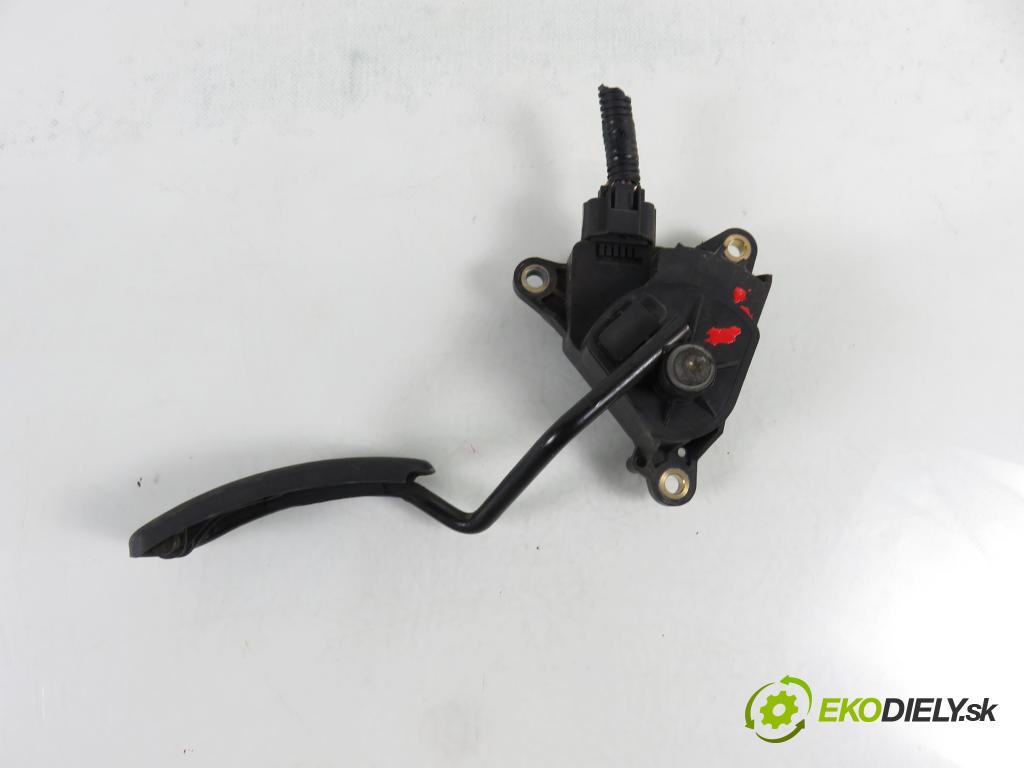 RENAULT SCENIC II (JM0/1_) MINIVAN 2006 78,00 1.5 dCi 106 - K9K 732 1461,00 Potenciometer plynu 8200159645 (Potenciometer plynového pedálu)