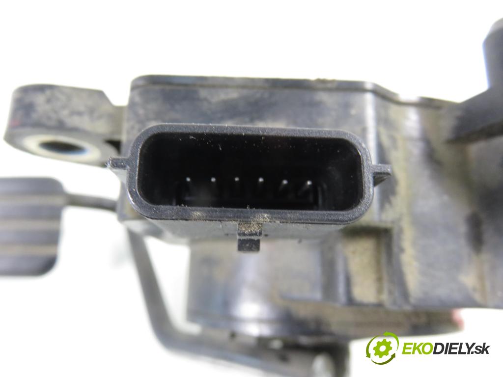 RENAULT SCENIC II (JM0/1_) MINIVAN 2006 78,00 1.5 dCi 106 - K9K 732 1461,00 Potenciometer plynu 8200159645 (Potenciometer plynového pedálu)