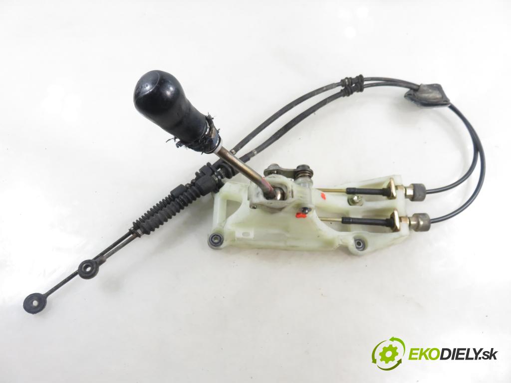 TOYOTA AVENSIS VERSO (_M2_) MINIVAN 2004 85,00 2.0 D (CLM20_) - 1CD-FTV 1995,00 ZVEDÁK: 