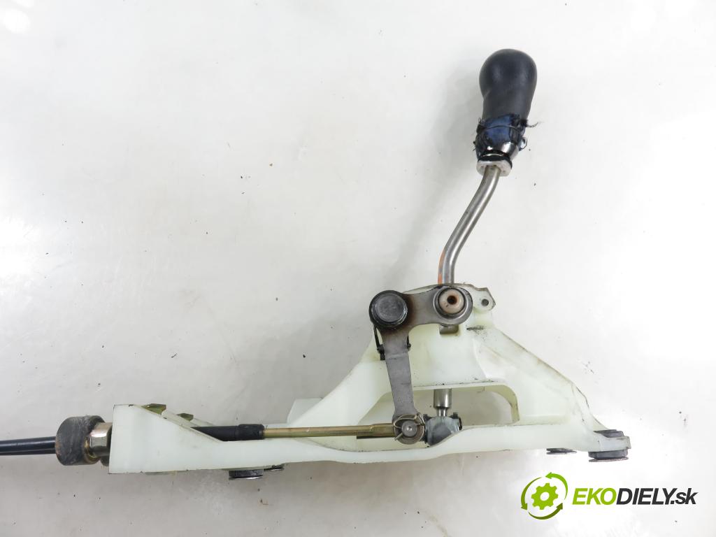 TOYOTA AVENSIS VERSO (_M2_) MINIVAN 2004 85,00 2.0 D (CLM20_) - 1CD-FTV 1995,00 ZVEDÁK: