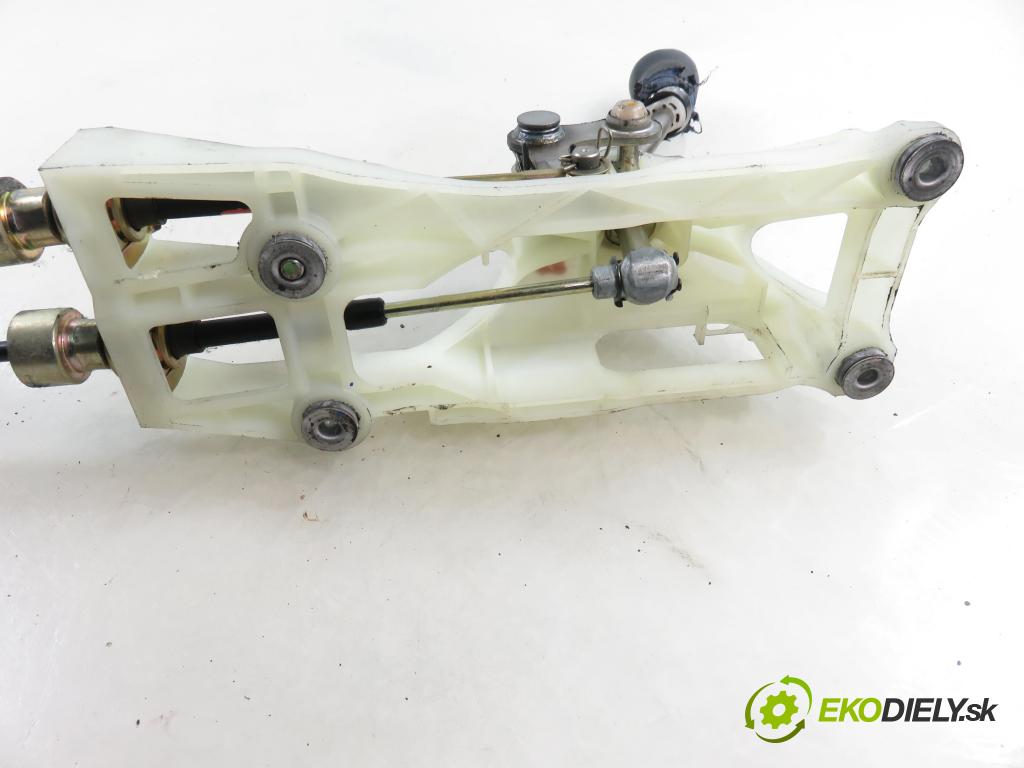 TOYOTA AVENSIS VERSO (_M2_) MINIVAN 2004 85,00 2.0 D (CLM20_) - 1CD-FTV 1995,00 ZVEDÁK: