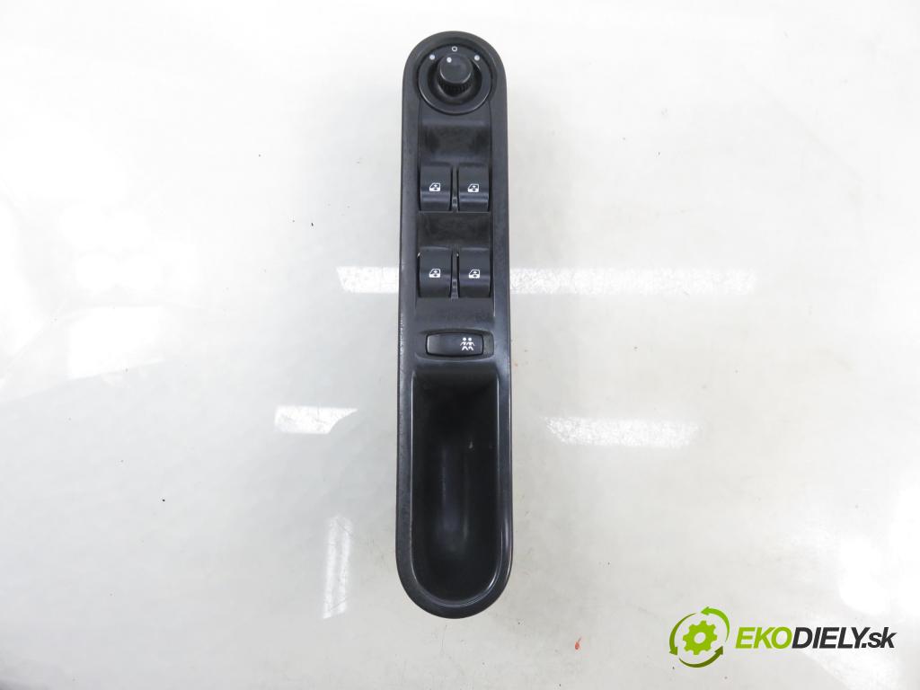 RENAULT ESPACE IV (JK0/1_) MINIVAN 2004 85,00 1.9 dCi 116 - F9Q 820 1870,00 Panel ovládania okien 8200328426