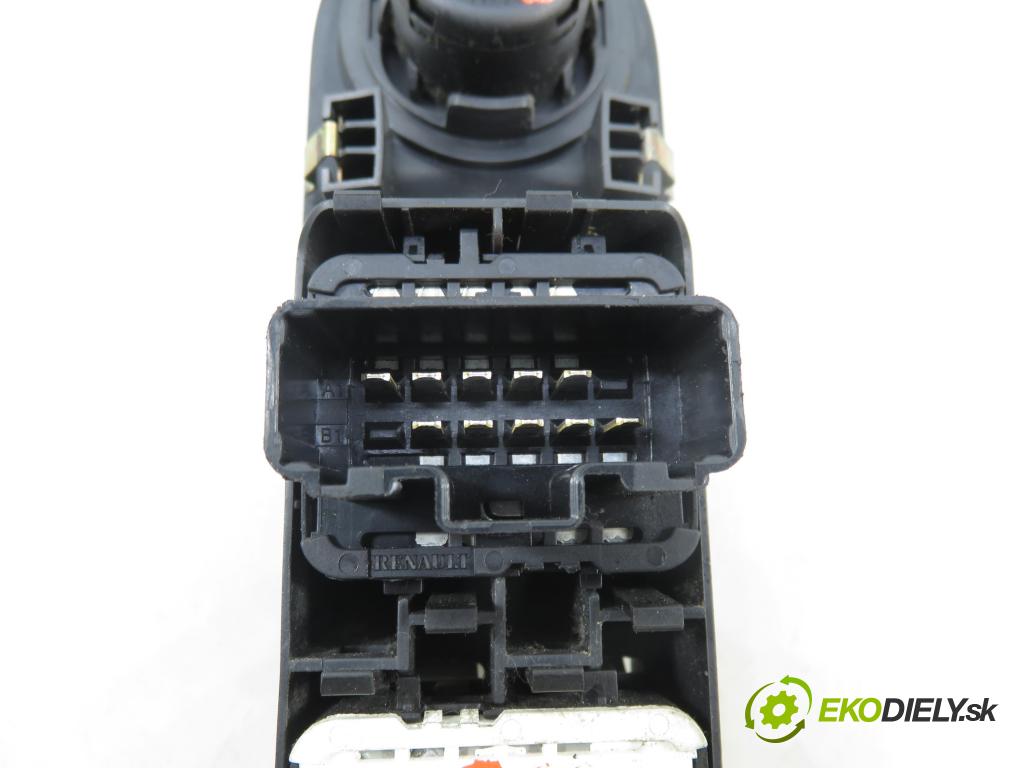 RENAULT ESPACE IV (JK0/1_) MINIVAN 2004 85,00 1.9 dCi 116 - F9Q 820 1870,00 Panel ovládania okien 8200328426