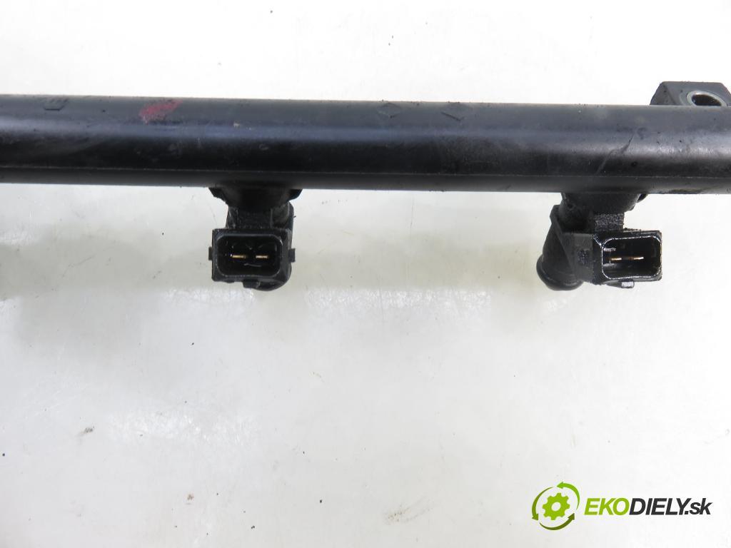 RENAULT MEGANE I (BA0/1_) FASTBACK 2002 70,00 1.4 16V 95 - K4J 750 1390,00 Lišta vstrekovacia 8200139674C ; H029611 ; ITGM60 (Vstrekovacia lišta)