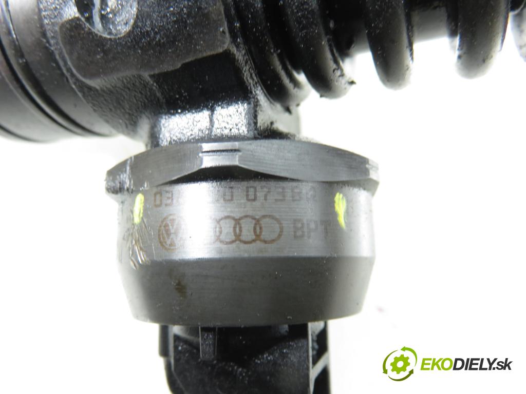 VW PASSAT B5.5 Variant (3B6) KOMBI 2001 96,00 1.9 TDI - AWX 1896,00 Vstrekovač 038130073BQ ; 0414720312 (Vstrekovač paliva)