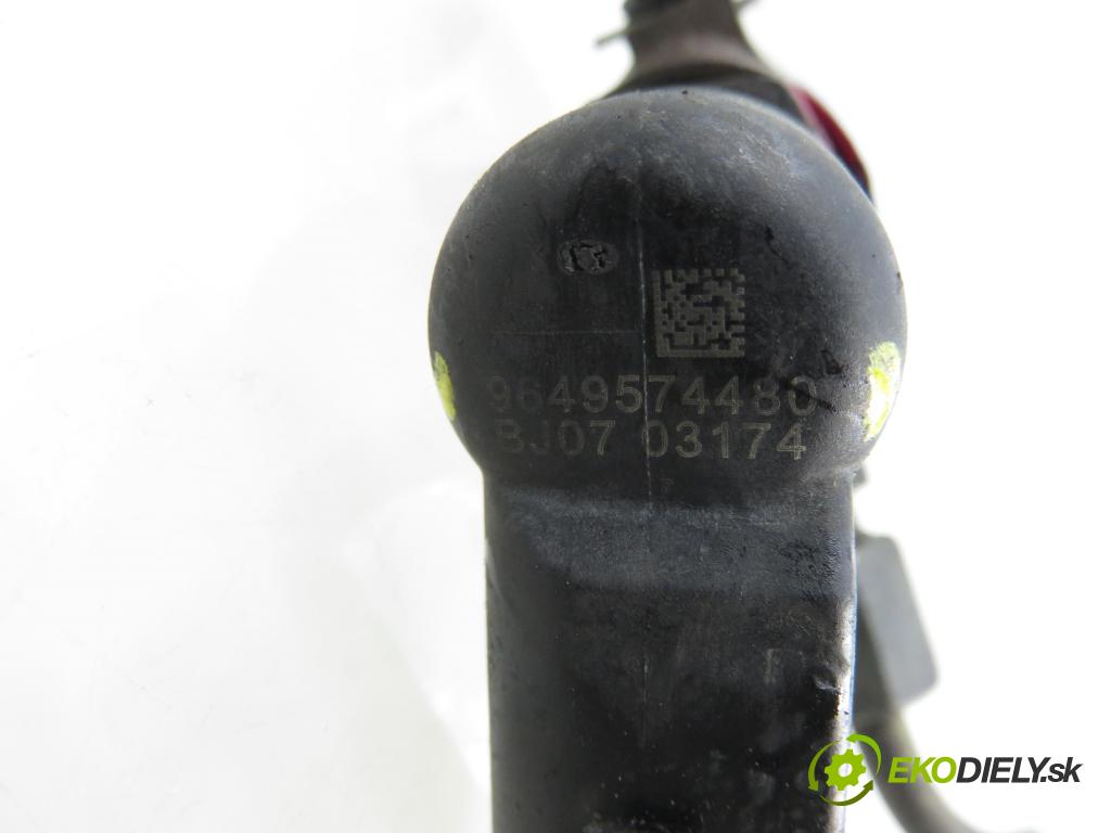 FORD FIESTA V (JH_, JD_) HB 2004 50,00 1.4 TDCi 68 - F6JB 1399,00 vstrekovač 9649574480 (Vstrekovač paliva)