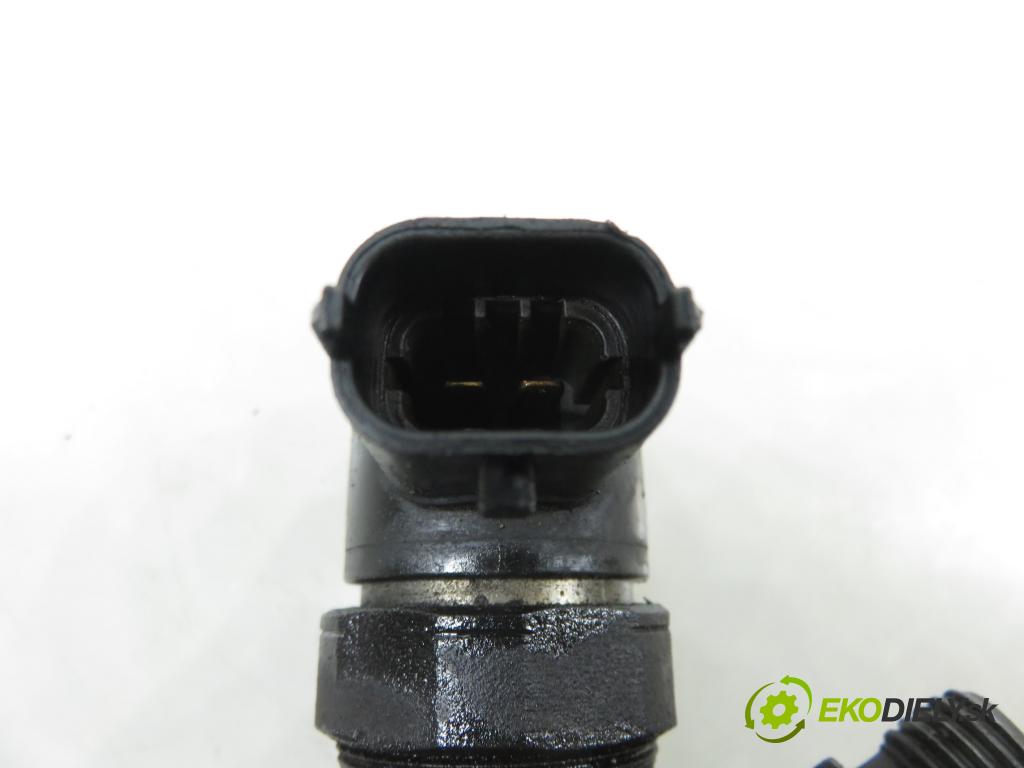 OPEL VECTRA C (Z02) HB 2005 110,00 1.9 CDTI - Z 19 DTH 1910,00 vstrekovač 0445110159 (Vstrekovač paliva)