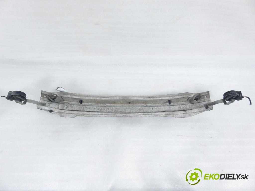 AUDI A4 Avant (8E5, B6) KOMBI 2004 140,00 1.8 T quattro - BEX 1781,00 Výstuha čelné 