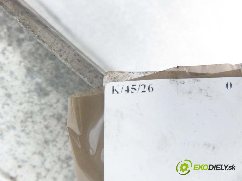 AUDI A4 Avant (8E5, B6) KOMBI 2004 140,00 1.8 T quattro - BEX 1781,00 Výstuha čelné