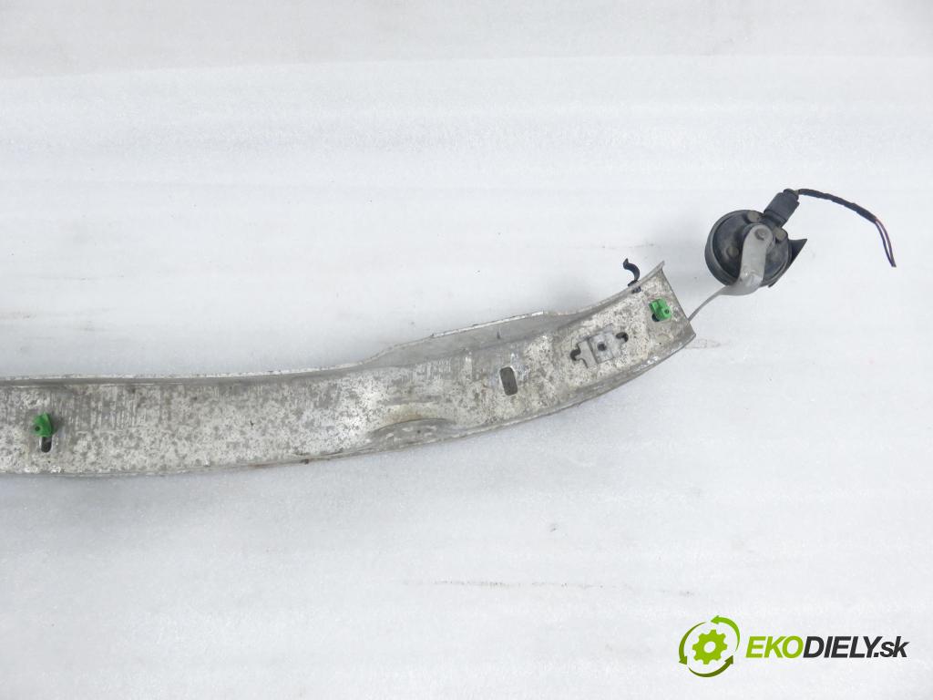 AUDI A4 Avant (8E5, B6) KOMBI 2004 140,00 1.8 T quattro - BEX 1781,00 Výstuha čelné