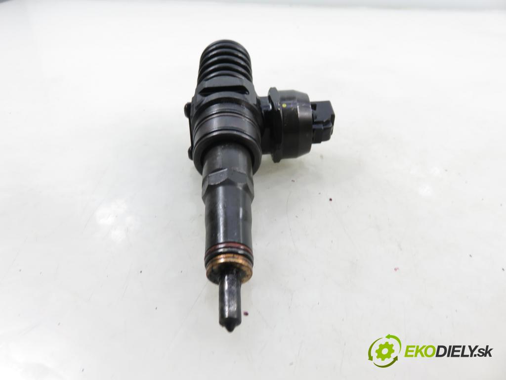 VW PASSAT B5.5 Variant (3B6) KOMBI 2001 96,00 1.9 TDI - AWX 1896,00 Vstrekovač 038130073BQ ; 0414720312 (Vstrekovač paliva)