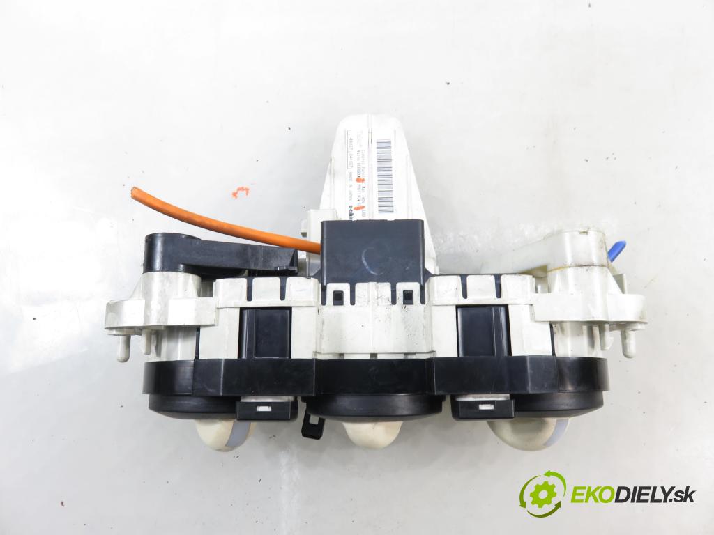 NISSAN MICRA III (K12) HB 2005 48,00 1.5 dCi 65 1461,00 Panel kúrenia KLIMATIZACE: F667193V01