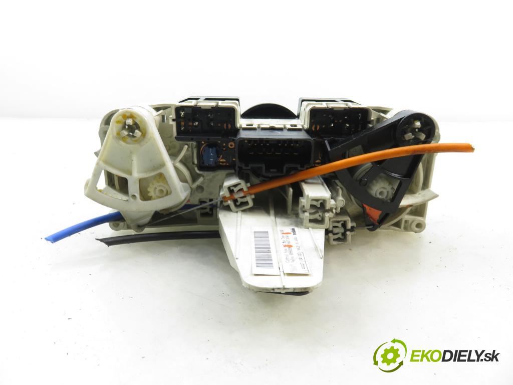 NISSAN MICRA III (K12) HB 2005 48,00 1.5 dCi 65 1461,00 Panel kúrenia KLIMATIZACE: F667193V01