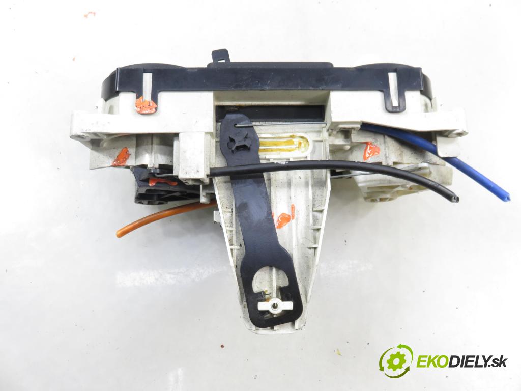 NISSAN MICRA III (K12) HB 2005 48,00 1.5 dCi 65 1461,00 Panel kúrenia KLIMATIZACE: F667193V01