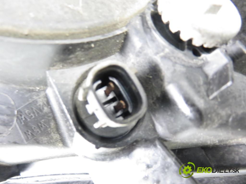 TOYOTA AVENSIS VERSO (_M2_) MINIVAN 2002 85,00 2.0 D (CLM20_) - 1CD-FTV 1995,00 Svetlo LP