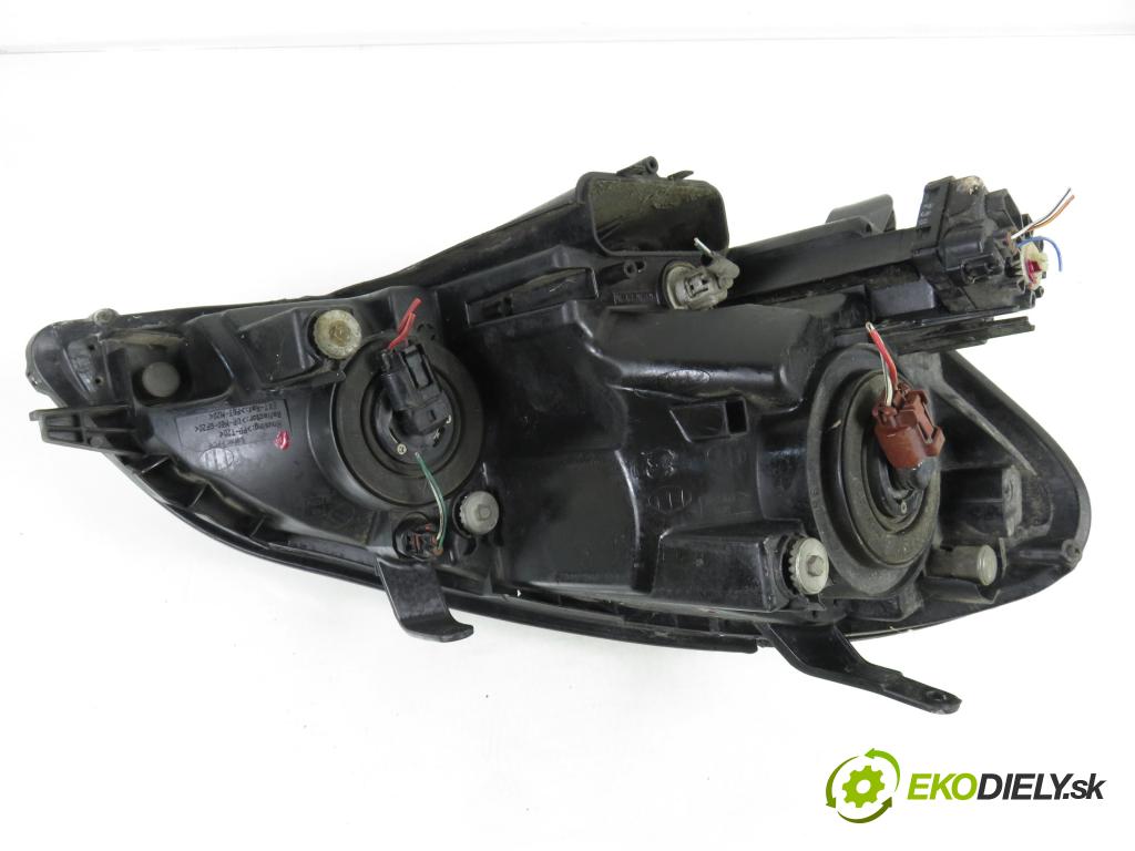 TOYOTA AVENSIS VERSO (_M2_) MINIVAN 2002 85,00 2.0 D (CLM20_) - 1CD-FTV 1995,00 Svetlo LP