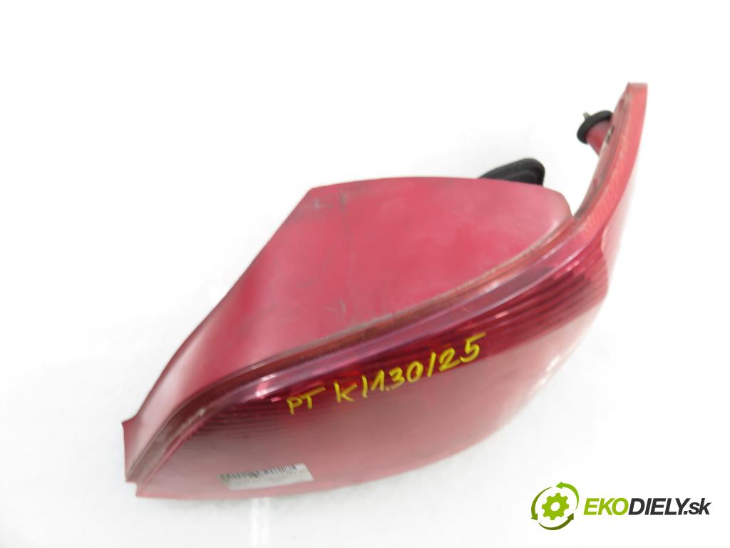 PEUGEOT 307 (3A/C) HB 2003 66,00 2.0 HDi 90 - RHY (DW10TD) 1997,00 Svetlo pravé zadné