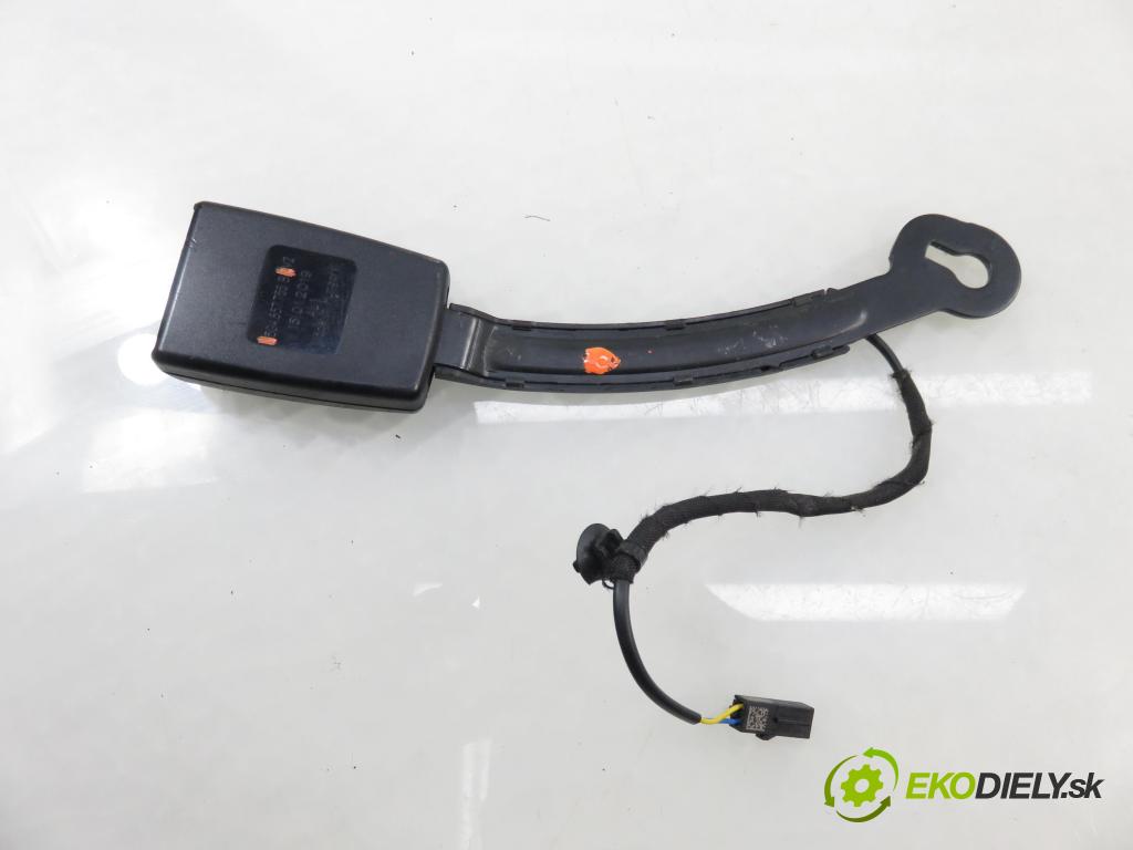 VW GOLF VII Variant (BA5, BV5) KOMBI 2019 850,00 1.6 TDI CR 115 - DGTE 1598,00 zapínače pásov predný 5G4857755B ; 5G4857756C