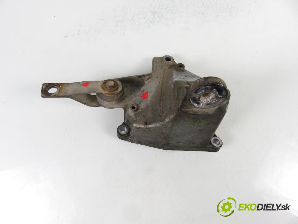 AUDI A6 Avant (4B5, C5) KOMBI 1999 121,00 2.4 - ARJ 2393,00 Uchytenie prevodovky 8D0399114S