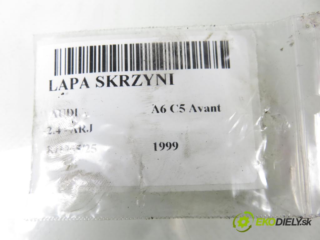 AUDI A6 Avant (4B5, C5) KOMBI 1999 121,00 2.4 - ARJ 2393,00 Uchytenie prevodovky 8D0399114S