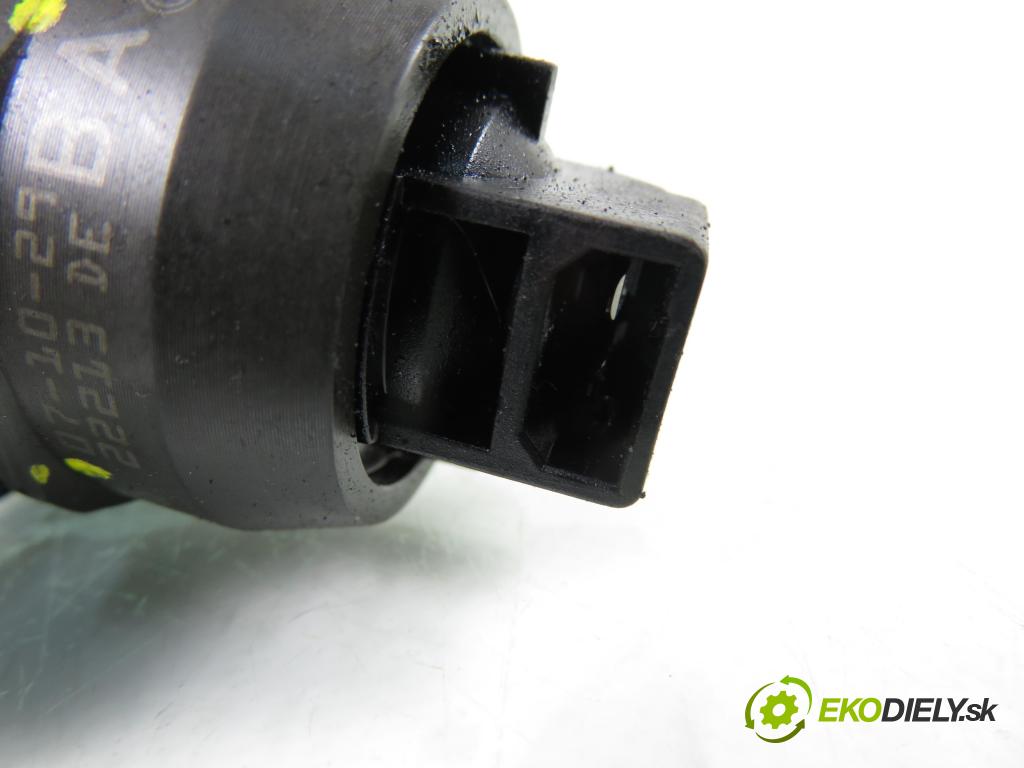 SKODA OCTAVIA I Combi (1U5) KOMBI 2002 74,00 1.9 TDI 4x4 - ATD 1896,00 vstříkovač 038130073AG ; 0414720215 (Vstřikovač paliva)