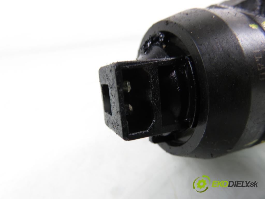 SKODA OCTAVIA I Combi (1U5) KOMBI 2002 74,00 1.9 TDI 4x4 - ATD 1896,00 vstříkovač 038130073AG ; 0414720215 (Vstřikovač paliva)