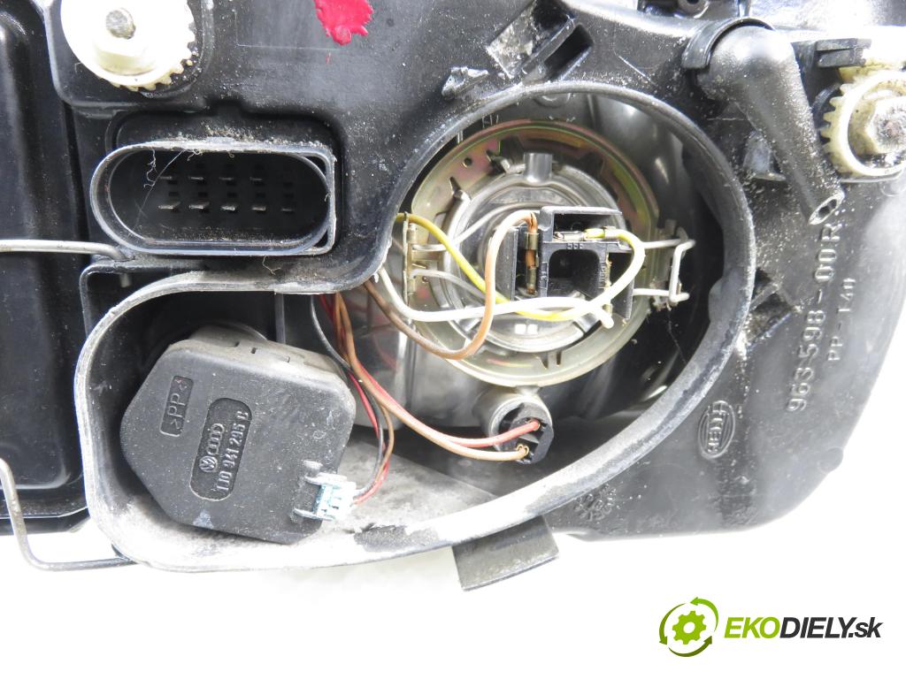 VW BORA (1J2) SEDAN 2001 66,00 1.9 TDI 90 - ALH 1896,00 Svetlo PP