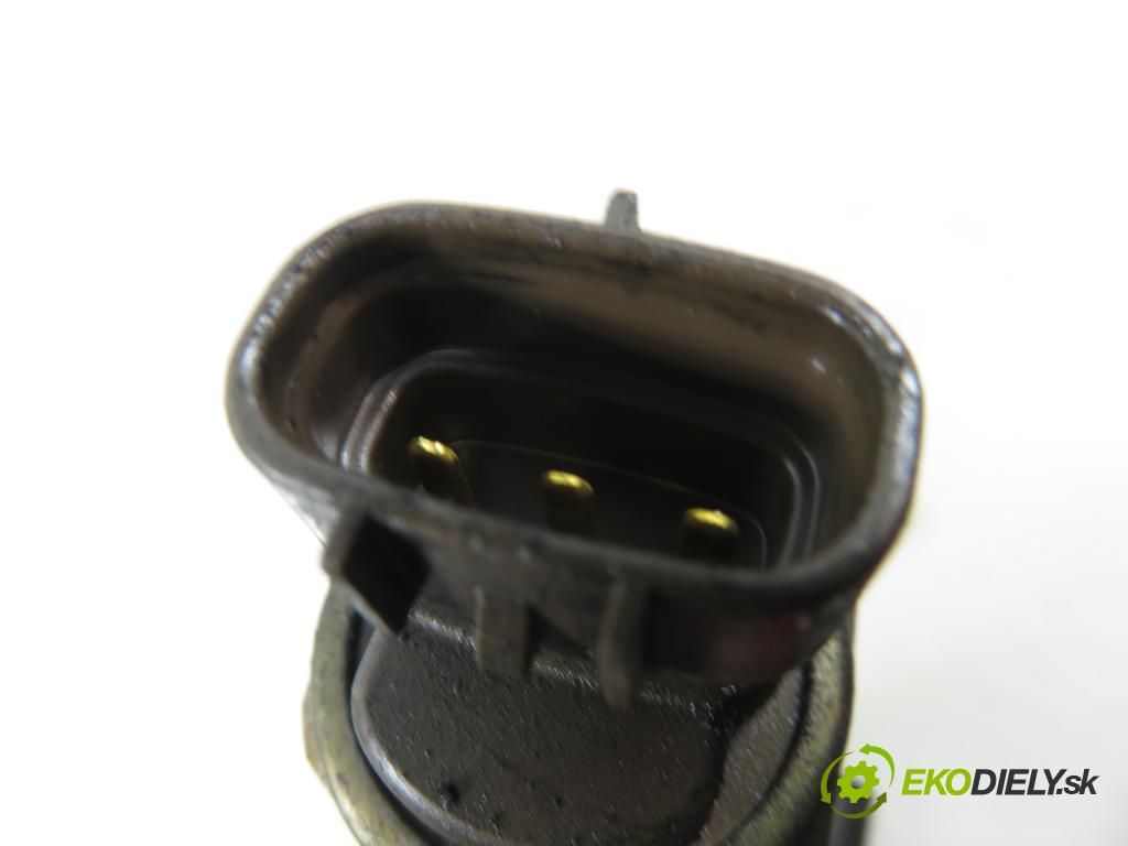 TOYOTA AVENSIS VERSO (_M2_) MINIVAN 2002 85,00 2.0 D (CLM20_) - 1CD-FTV 1995,00 Lišta vstrekovacia 8945812020 (Vstrekovacia lišta)