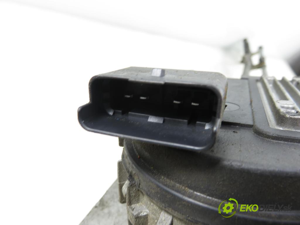 RENAULT GRAND ESPACE IV (JK0/1_) MINIVAN 2003 125,00 2.0 Turbo (JK0A, JK0B, JK0N) - F4R 797 1998,00 Motorček stieračov 8200014038 ; 3397020546